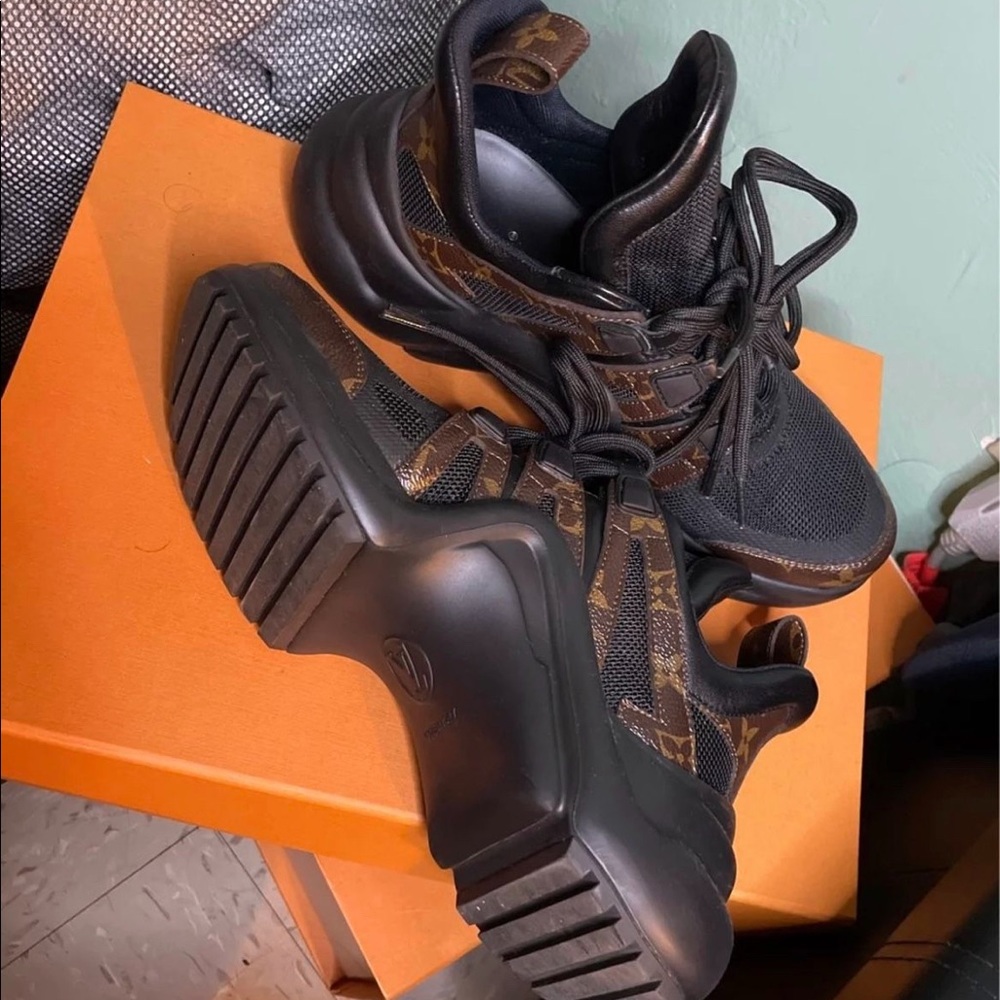 Louis Vuitton Sneakers - Picture 3 of 4